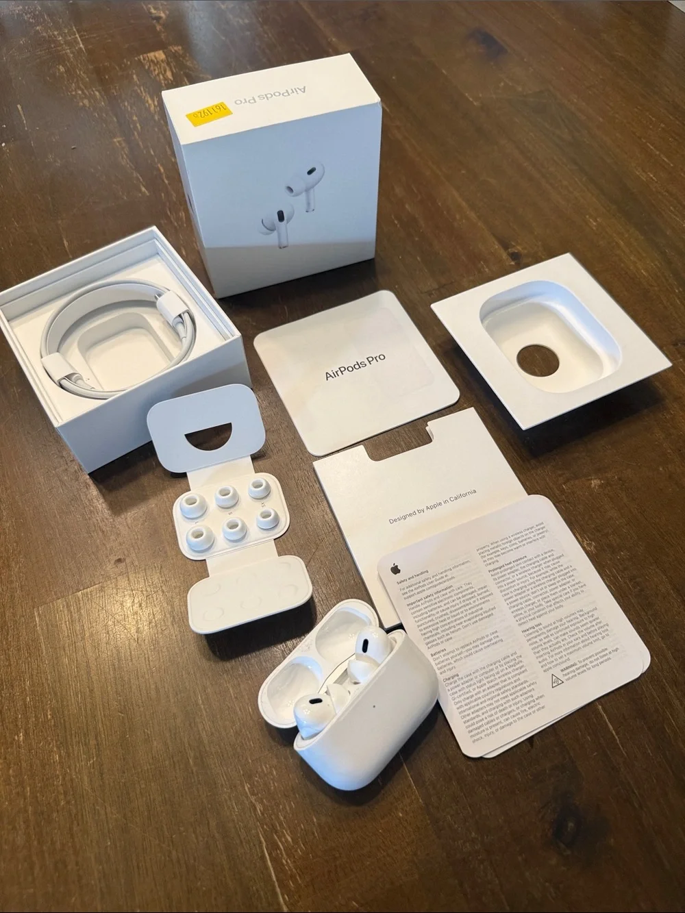 Air Pods Pro first gen with new tips included - Picture 2 of 6
